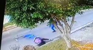 Video: un menor detenido por el brutal robo a una maestra que iba al colegio en bicicleta