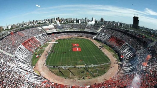 Regreso de público a los estadios: "Sería para fines de septiembre o principio de octubre", dijo Lammens