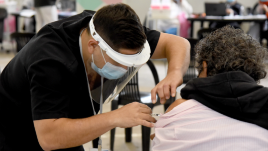 Vacunación Covid: más de 6 mil santafesinos serán inoculados este viernes