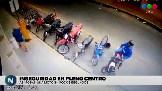 Video: así robaban una moto en pleno microcentro de la ciudad
