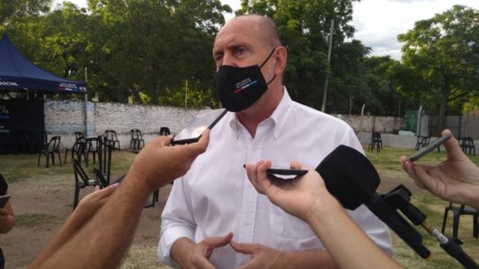 Perotti: "Es importante que no quede ninguna persona mayor de 18 años sin vacunarse"