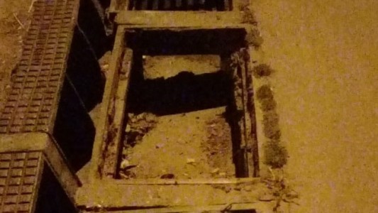En El Pozo se roban las rejas de las alcantarillas: hay preocupación por la circulación