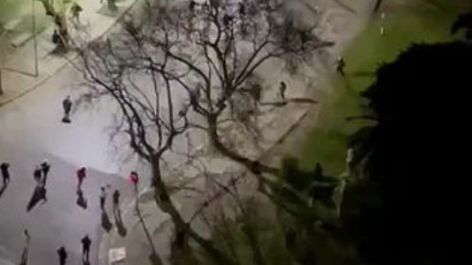 Barras de Estudiantes y Gimnasia protagonizaron un violento enfrentamiento en La Plata