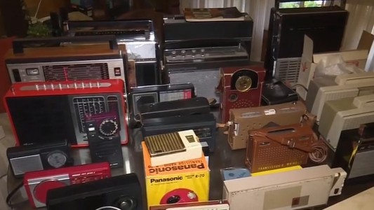 Locales, de EEUU y hasta de la Unión Soviética: un santafesino, coleccionista de radios