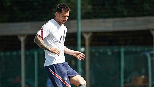 ¿Se acerca el debut de Messi en el París Saint Germain?