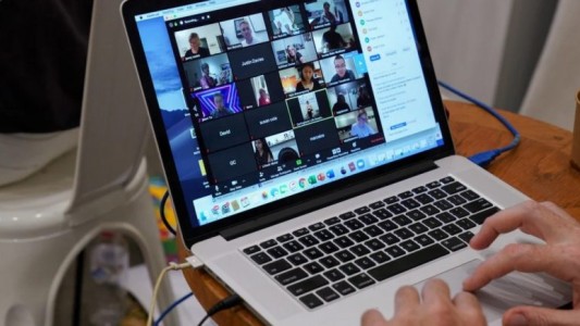 Un profesor de catequesis y formación ética mostró sus genitales en una videollamada