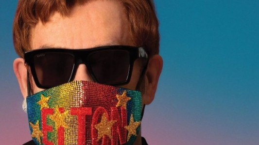 Elton John lanza un disco producido en pandemia