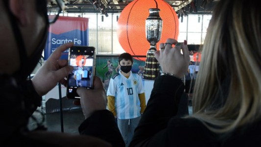 Desde este sábado los santafesinos podrán sacarse fotos con la réplica de la Copa América