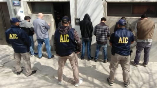 Desbarataron una red de pornografía infantil con allanamientos en Esperanza y San Carlos