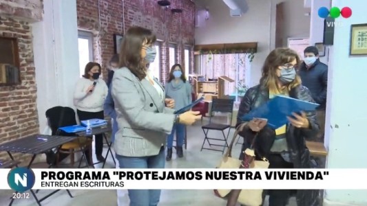 36 familias santafesinas recibieron las escrituras, gracias al programa "Protejamos Nuestra Vivienda"