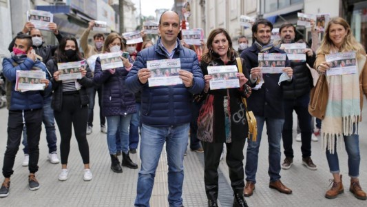 José Corral y Chuchi Molina cerraron su campaña en Santa Fe dialogando con vecinos
