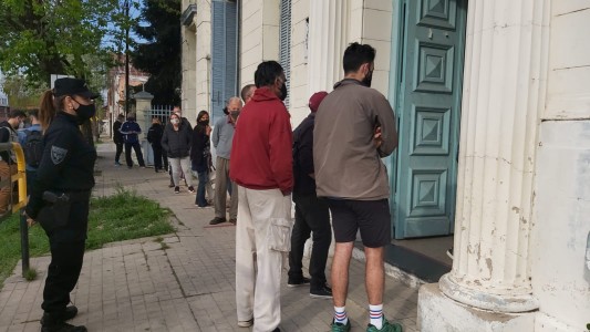 Video: colas en instituciones de la ciudad de Santa Fe para votar