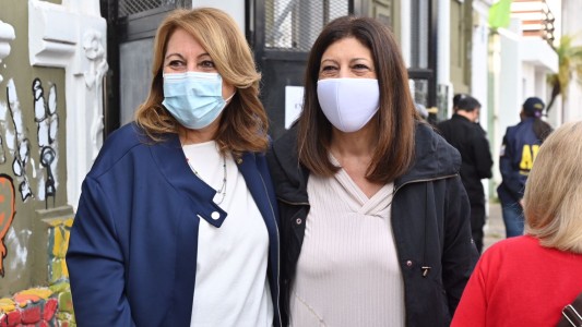 Mónica Fein, en compañía de Clara García, votó y alentó a la ciudadanía a hacer oír su voz