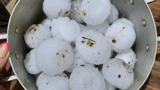 Impresionante caída de granizo en Santo Tomé y San Carlos Norte