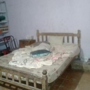 Fueron a rescatar perros a una vivienda y encontraron a una anciana abandonada