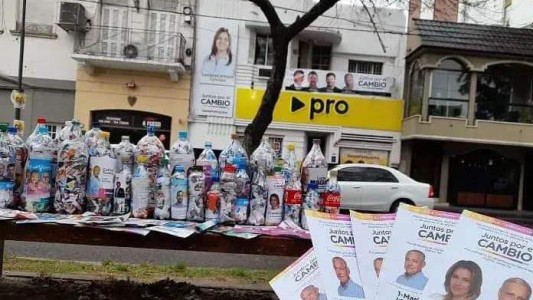 Era "la queja de los vecinos" y accionaron: llenaron 100 botellas con folletería política