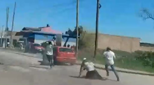 Video: Atravesó un piquete y atropelló a un manifestante