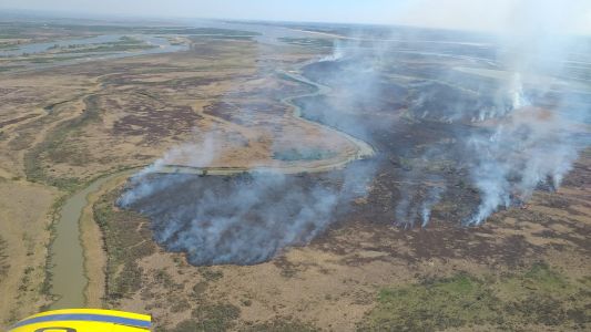 Los incendios en la zona de islas no dan respiro a los bomberos santafesinos