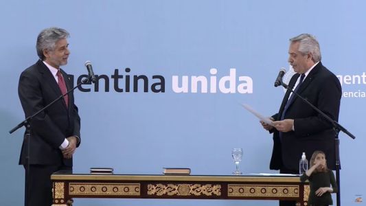 Con la presencia de Perotti, Fernández tomó juramento a los nuevos integrantes del Gabinete