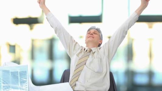 Bono y jubilación anticipada: Cuáles son las medidas que analiza el Gobierno