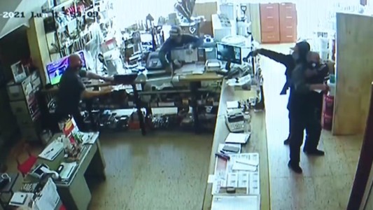 Entradera, robo y disparos en un corralón del norte de la ciudad