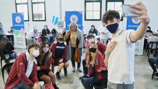 Comienzan a vacunar a menores sin comorbilidades en la ciudad de Santa Fe