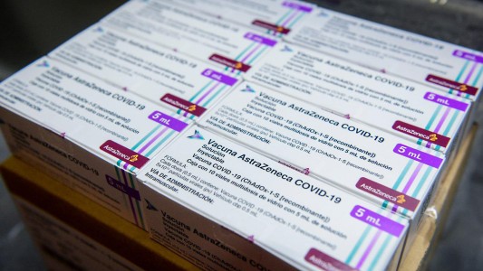Vacunas: llegaron más de 800.000 dosis de Astrazeneca donadas por España