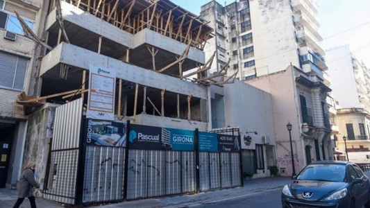 Un albañil murió tras caer de cinco metros en una obra en la zona sudoeste