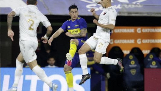 Colón perdió en la Bombonera y se alejó de la punta