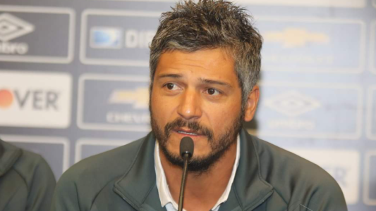 Gustavo Munúa llega el viernes para firmar su contrato con Unión