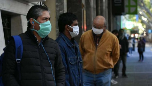 El uso del barbijo sigue siendo obligatorio al aire libre en la provincia