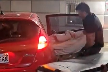 Con un dramático video del traslado, Christian U denunció inacción del personal de salud en la muerte de su padre