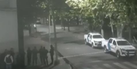 "Brote psicótico": Se atrincheró con un amigo de rehén y disparó 200 tiros