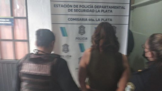 Una docente dejó a su bebé adentro del auto mientras se hacía las uñas