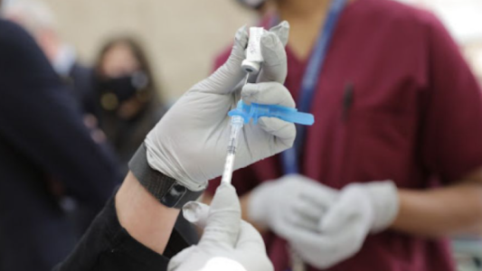 Este jueves solo se vacunará contra el Covid en la Esquina Encendida