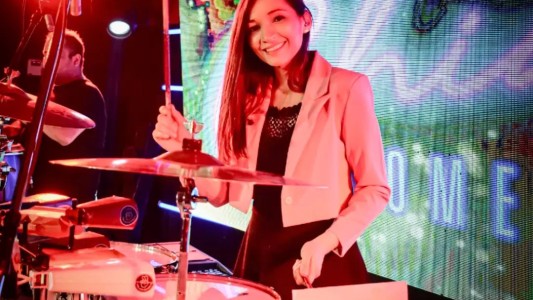 La Mona Jiménez incorporó mujeres a su banda por primera vez