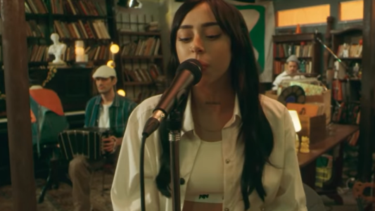 Nicki Nicole lanzó su Tiny Desk Concert