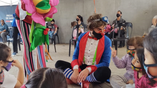 La provincia organiza juegos y actividades para niños y niñas en los vacunatorios