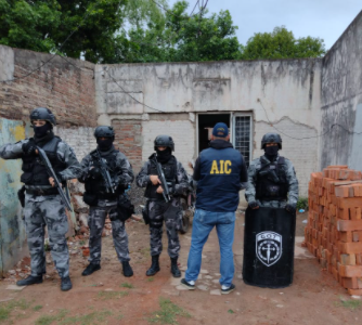 La AIC realizó allanamientos y detuvo a dos personas por abuso de armas