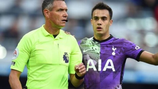 Un futbolista pidió parar el partido entre Newscastle y Tottenham porque un hincha tuvo una crisis cardíaca: lograron salvarle la vida