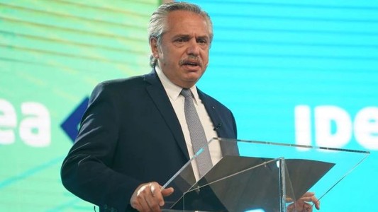 Alberto Fernández firmó el decreto para la conversión de planes sociales en empleo