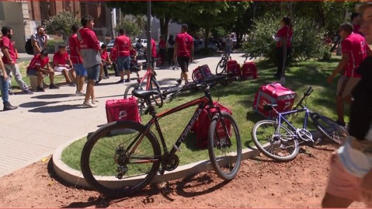 "No podemos ni salir a trabajar": los delivery, blanco de los delincuentes en la ciudad