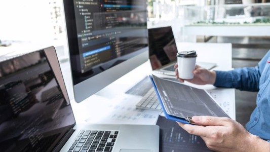 Cerca de 5.000 empleos quedan vacantes todos los años en la Argentina en el sector de tecnología