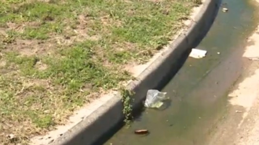 Cuatro manzanas de Barrio Alfonso, afectadas por desbordes cloacales