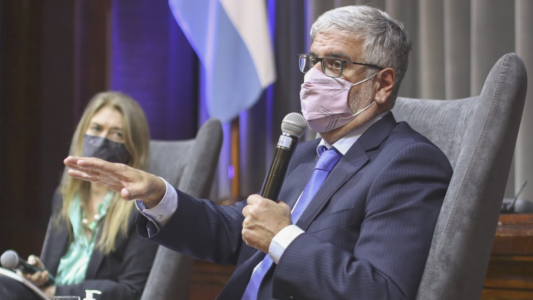 Feletti: "¿Los trabajadores no tienen derecho a tomarse un vinito en las Fiestas?"