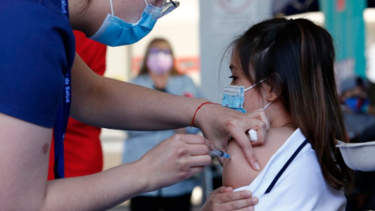 Más de 2 mil adolescentes serán vacunados hoy en la Esquina Encendida