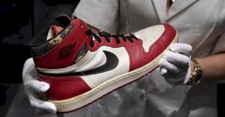 Subastaron en casi US$ 1,5 millones un par de zapatillas del basquetbolista Michael Jordan