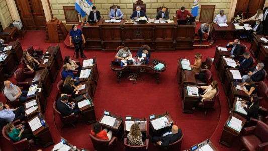 Jornada de música y reconocimiento bajo las estrellas en la Legislatura Provincial