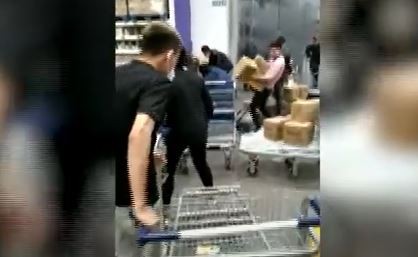 Video: Clientes se mostraron desesperados por comprar mayonesa a precios congelados