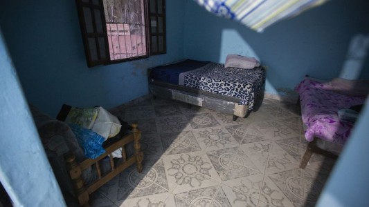 Una mujer que había denunciado violencia de género fue violada por el policía que debía cuidarla